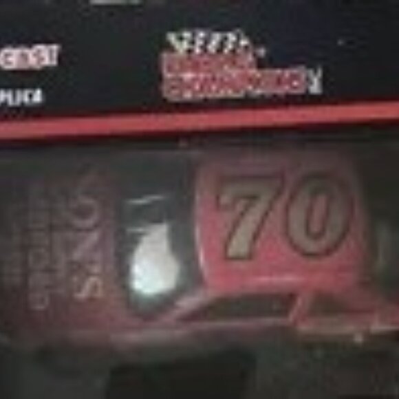 Racing Champions 1/24 Nascar diecast #70 J D McDuffie 1992 New IIn Box - Picture 1 of 2
